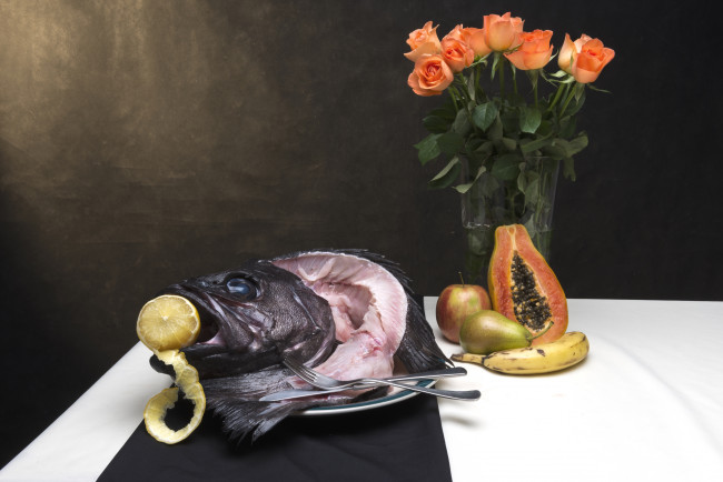 Обои картинки фото еда, натюрморт, рыба, розы, лимон, папайя, груша, банан