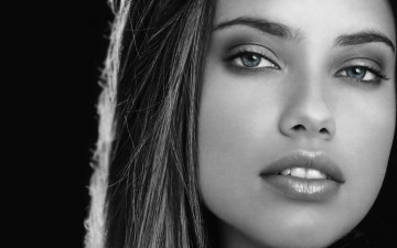 Картинка девушки adriana+lima черно-белая модель лицо
