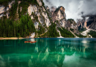 Картинка природа пейзажи облака пейзаж горы озеро лодки италия доломиты брайес