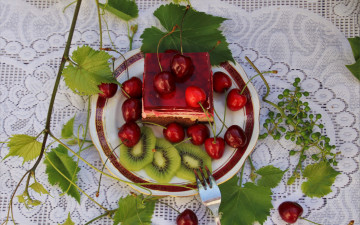 Картинка еда пирожные +кексы +печенье киви пирожное вишни листья