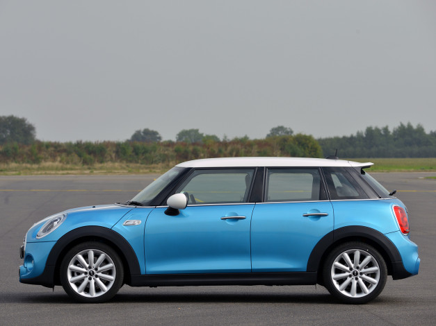 Обои картинки фото автомобили, mini, sd, cooper, f56, 2014, синий, uk-spec, 5-door