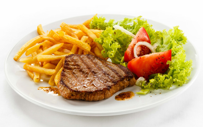 Обои картинки фото еда, мясные блюда, отбивная, картофель, фри, помидоры, салат