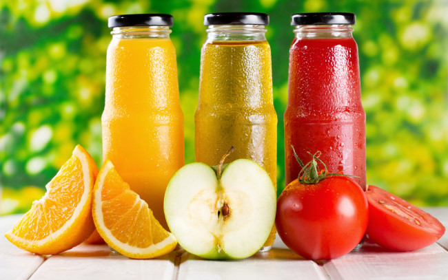 Обои картинки фото еда, напитки,  сок, помидор, апельсин, яблоко, напиток, сок, капли, лето, drinks, juice, tomatoes, apple, orange