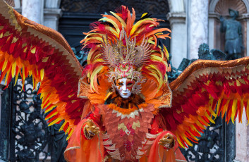 Картинка разное маски +карнавальные+костюмы костюм маска карнавал красный перья крылья