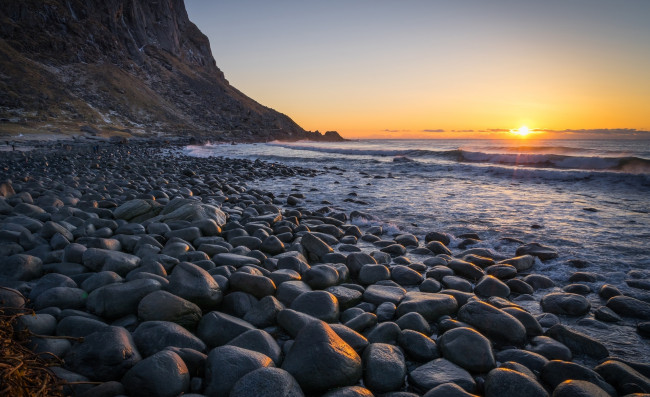 Обои картинки фото природа, побережье, закат, галька, скалы, камни, берег, море