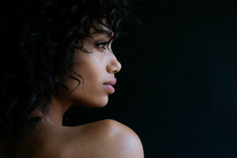 Картинка девушки -+лица +портреты девушка модель мулатка темнокожая чернокожая красотка взгляд портрет лицо причёска макияж