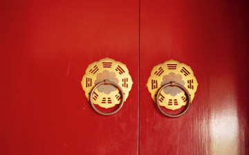 Картинка разное ключи замки дверные ручки красный двери