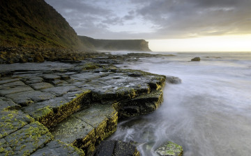 Картинка природа побережье море камни берег скалы тучи небо