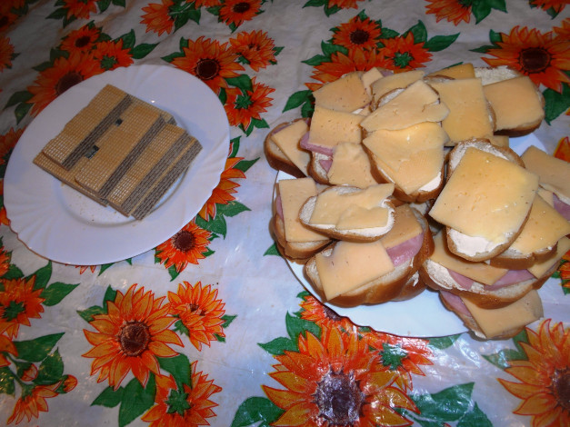 Обои картинки фото еда, бутерброды,  гамбургеры,  канапе, вафли, сыр, хлеб, колбаса