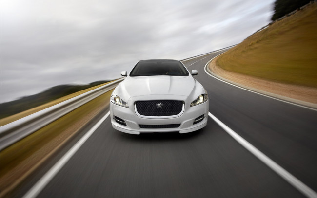 Обои картинки фото jaguar, xj, 2012, gets, sport, and, speed, packs, автомобили