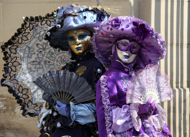 Обои картинки фото разное, маски, карнавальные, костюмы, венеция, карнавал, зонты