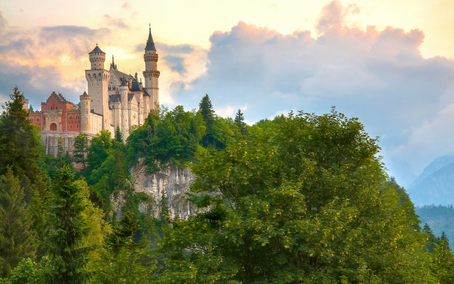 Обои картинки фото neuschwanstein, castle, bavaria, germany, города, замок, нойшванштайн, германия, лес, скала, бавария