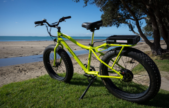 Обои картинки фото техника, велосипеды, велосипед, лужайка, пляж, океан