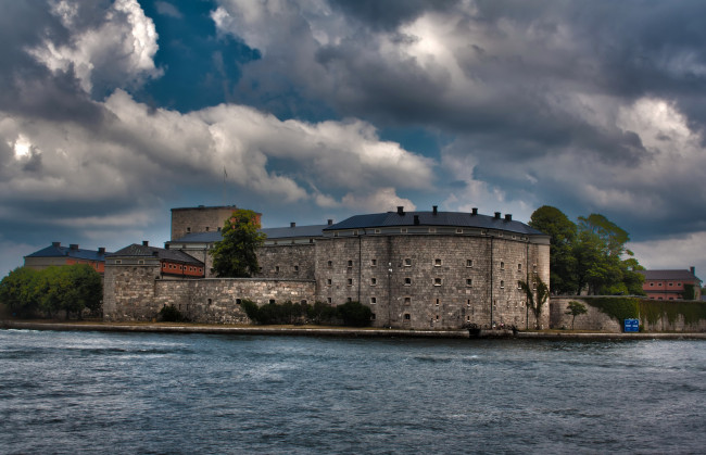 Обои картинки фото vaxholm, castle, швеция, города, дворцы, замки, крепости, облака, сумерки, река, замок
