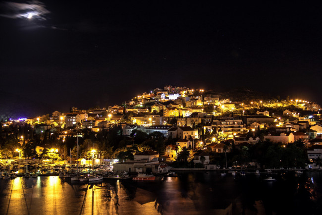 Обои картинки фото города, дубровник, хорватия, дома, море, огни, ночь, побережье