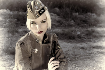Картинка девушки -unsort+ девушки+с+оружием пилотка форма взгляд лицо