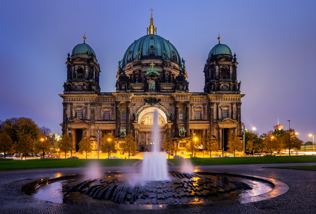 Обои картинки фото города, - католические соборы,  костелы,  аббатства, berliner, dom, germany, berlin, фонтан, берлинский, кафедральный, собор, германия, берлин, вечер