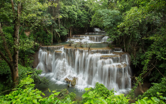 Обои картинки фото природа, водопады, деревья, river, kwai, кусты, зелень, пороги, каскад, erawan, waterfall, таиланд, лес, водопад, камни