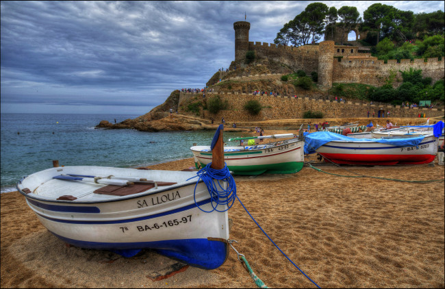 Обои картинки фото корабли, лодки,  шлюпки, шлюпки, пляж, крепость