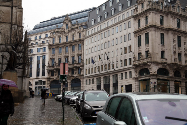 Обои картинки фото города, брюссель , бельгия, дождь, улица