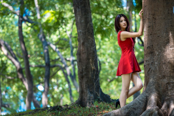 Картинка девушки -unsort+ азиатки глубина резкости смотрит на зрителя окрашенные волосы брюнетка женщины улице мини юбка красное платье