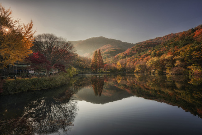 Обои картинки фото природа, реки, озера, река, отражение, горы, солнце, осень