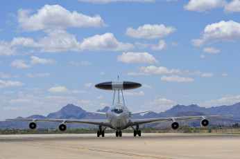 Картинка boeing+e-3+sentry авиация авакс +дрло +разведывательные+самолёты дальнего радиолокационного обнаружения аэродром военная самолет