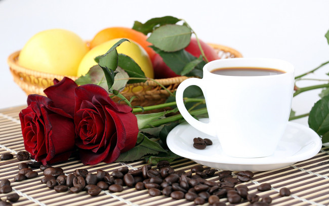 Обои картинки фото еда, кофе,  кофейные зёрна, розы, зерна, фрукты