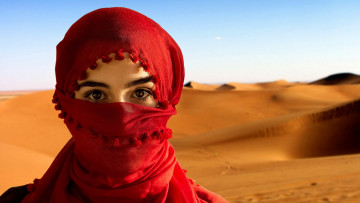 Картинка разное глаза пустыня девушка карие