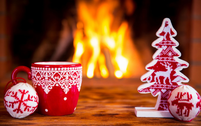 Обои картинки фото праздничные, - разное , новый год, шарики, чашка, огонь, ёлка, вязание