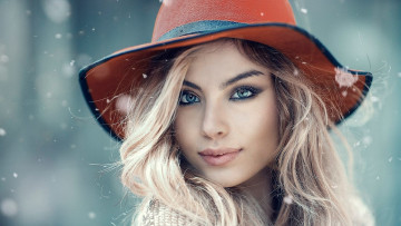 Картинка девушки alessandro+di+cicco лицо шляпа снежинки блондинка