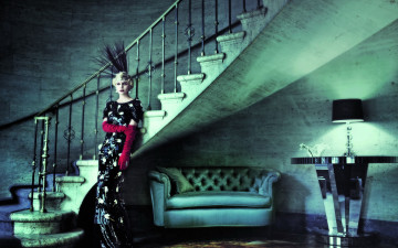 Картинка девушки carey+mulligan блондинка актриса перья платье торшер диван лестница carey mulligan