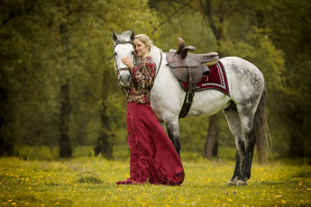 Картинка девушки -+блондинки +светловолосые лес лужайка блондинка лошадь