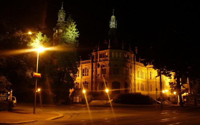 Обои картинки фото города, огни, ночного, улица, здания, ночь, либерец, Чехия