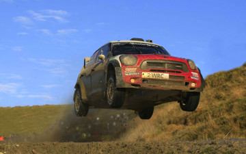 Картинка спорт авторалли летит мини купер красный в воздухе mini передок rally wrc cooper
