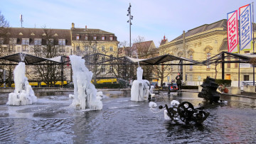 Картинка города -+фонтаны дома фонтан лед