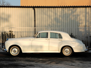 обоя rolls-royce silver cloud saloon 1964, автомобили, rolls-royce, silver, cloud, saloon, 1964