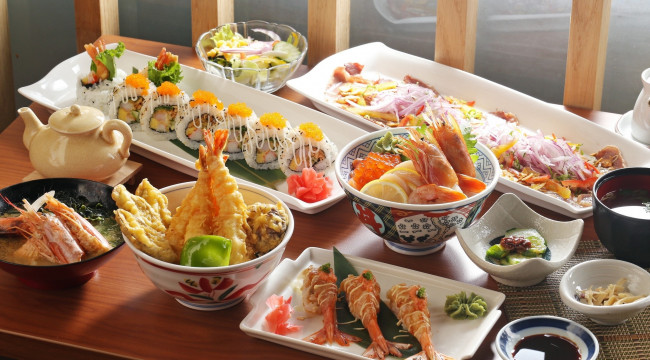 Обои картинки фото еда, рыба,  морепродукты,  суши,  роллы, азиатская, кухня