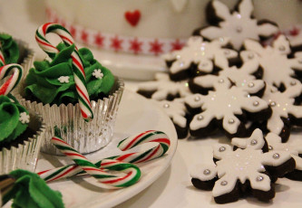 Картинка праздничные угощения кексы печенье глазурь