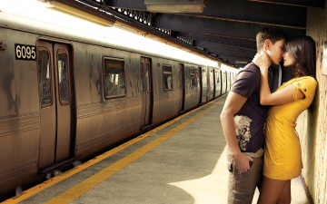 Картинка разное мужчина+женщина метро