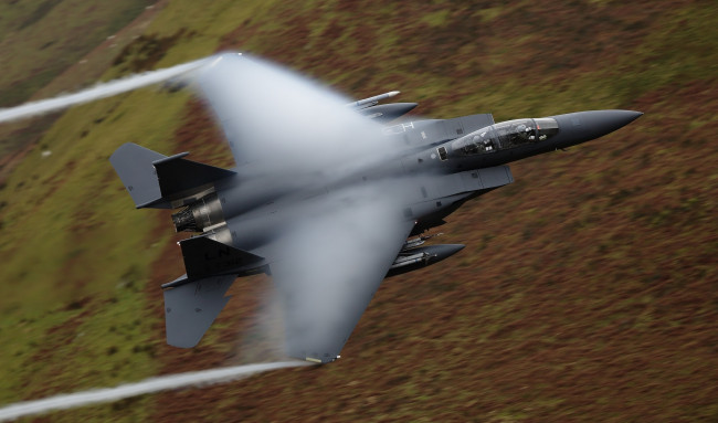 Обои картинки фото авиация, боевые самолёты, mcdonnell, douglas, полёт, пилоты, истребитель, eagle, f-15e