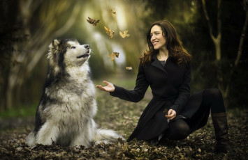 Картинка девушки -unsort+ брюнетки +шатенки листья девушка собака друг