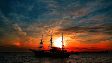 Картинка корабли парусники корабль в лучах закатного солнца