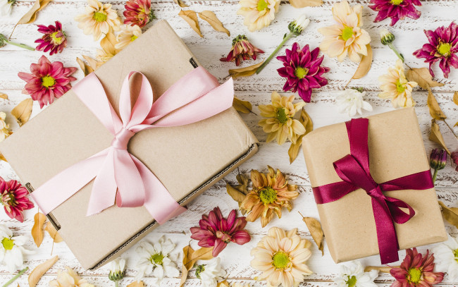 Обои картинки фото праздничные, подарки и коробочки, подарки, ленты, банты, хризантемы