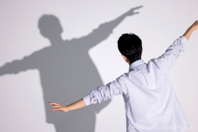 Обои картинки фото мужчины, xiao zhan, актер, рубашка, тень