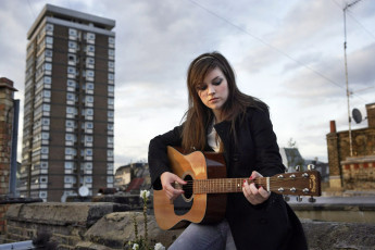 Картинка amy macdonald музыка музыкант софт-рок фолк инди-поп рок гитара шотландия