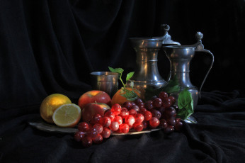 Картинка еда натюрморт лимон виноград кувшины яблоко