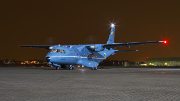 Картинка авиация военно-транспортные+самолёты огни стоянка аэродром ночь