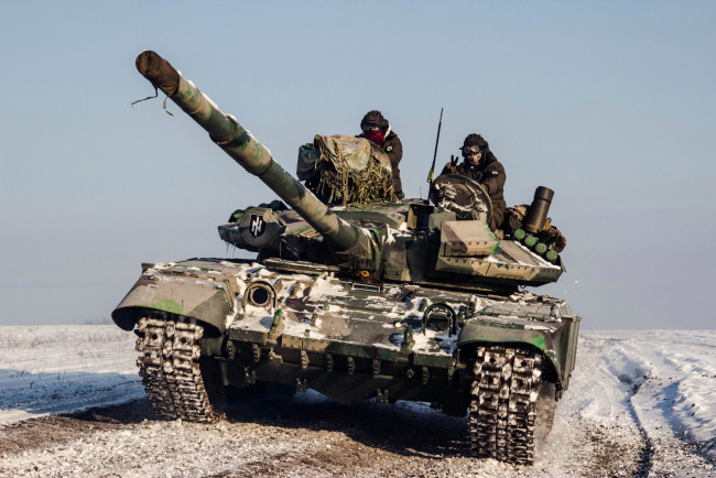 Обои картинки фото техника, военная техника, 2016г, азов, полк, пулемет, честь, бойцы, солдаты, т-64, танк, украина