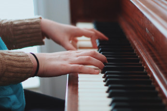 обоя музыка, -музыкальные инструменты, руки, клавиши